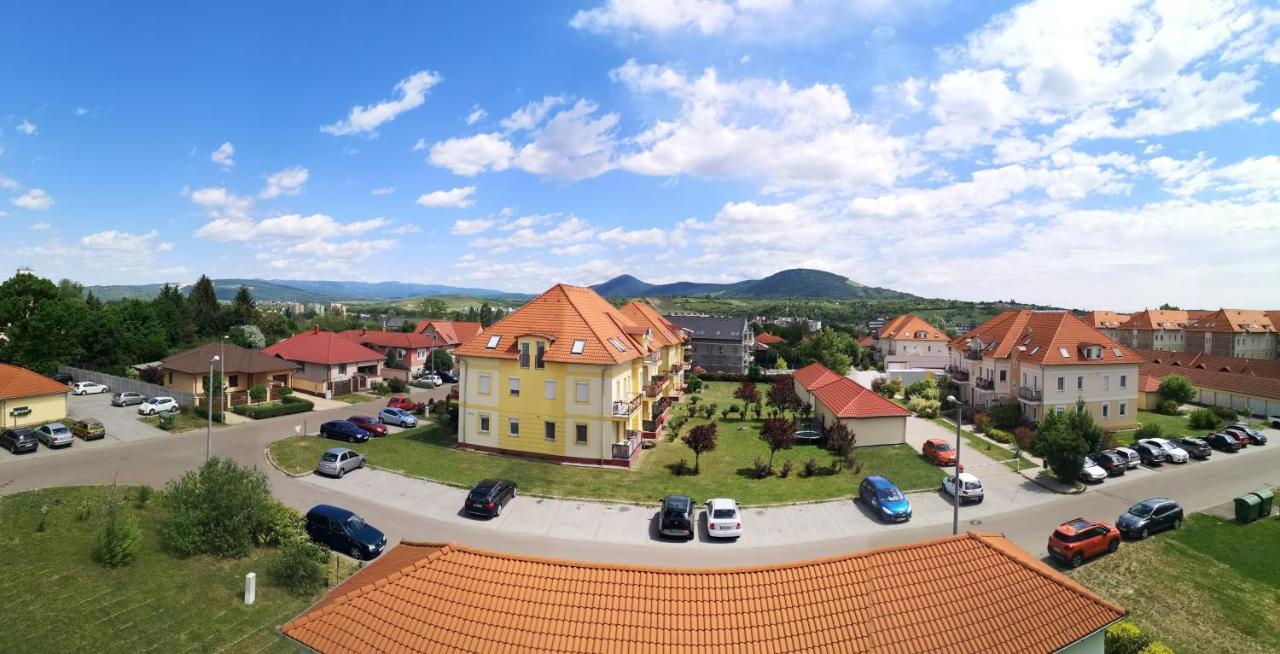 Orsika Hilltop Apartman Eger Kültér fotó